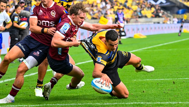 Wellington Hurricanes blow away Queensland Reds to snap four-game run