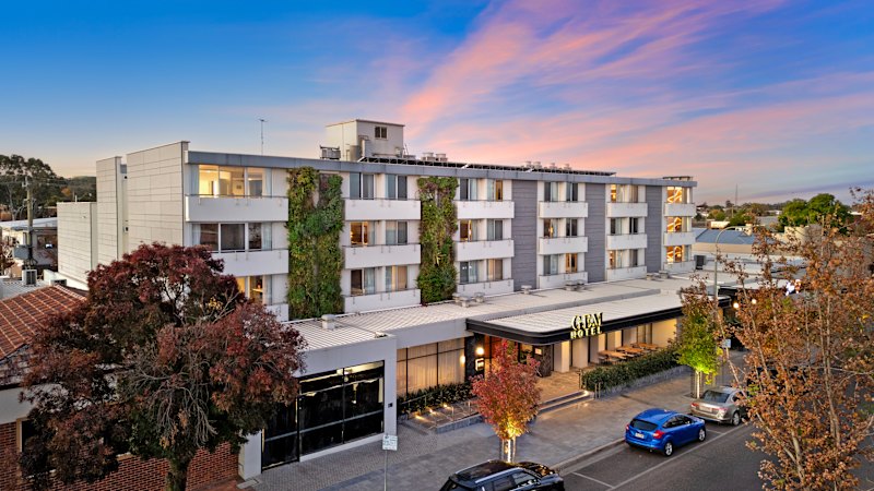Pub baron Jim Knox to sell $50m Riverina hotel