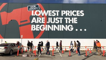 Bunnings will give its workers a thank you payment of up to $1000 for keeping its stores running during the coronavirus. 