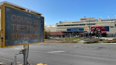 A testing site at Mooney Valley Racecourse has been closed after a traffic controller tested positive.