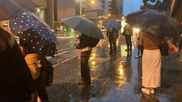 Rain buckets down in Brisbane, rivers and streams may rise