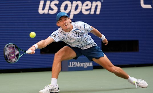 De Minaur had a difficult day in the US Open quarter-finals.