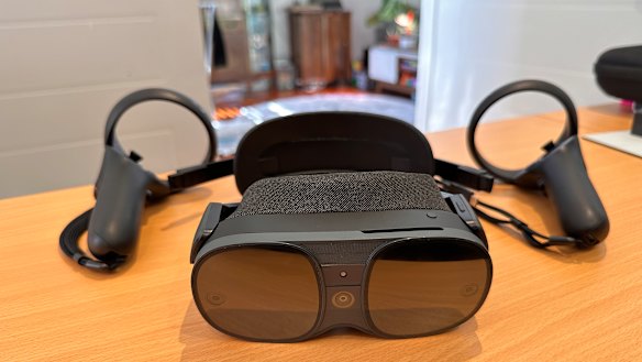 The XR Elite comes with a battery strap and two wireless controllers.