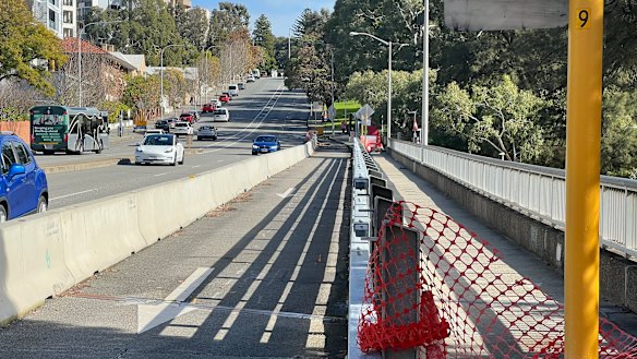 El retrasado proyecto de barrera del puente Malcolm Street en West Perth.