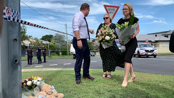 Brisbane lord mayor Adrian Schrinner, his wife Nina, and local councillor Fiona Cunningham place flowers at the scene.