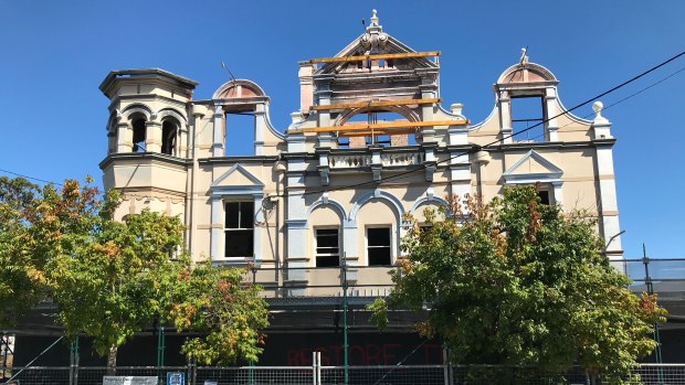 The Broadway Hotel at Woolloongabba, Brisbane.