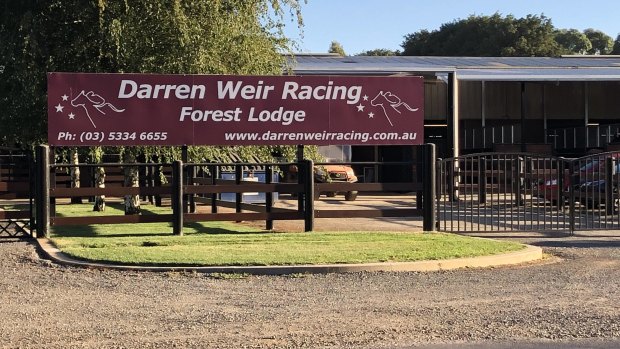 Police raid the Miners Rest stables of horse trainer Darren Weir 