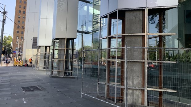 Flammable cladding has been replaced on the privately owned building where the government's planning department is located in Nicholson Street, East Melbourne.