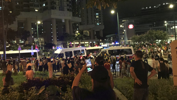 Hundreds of angry residents came down from apartments around the Tung Chung MTR to shout abuse at riot police. 