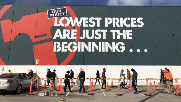 Bunnings will give its workers a thank you payment of up to $1000 for keeping its stores running during the coronavirus. 