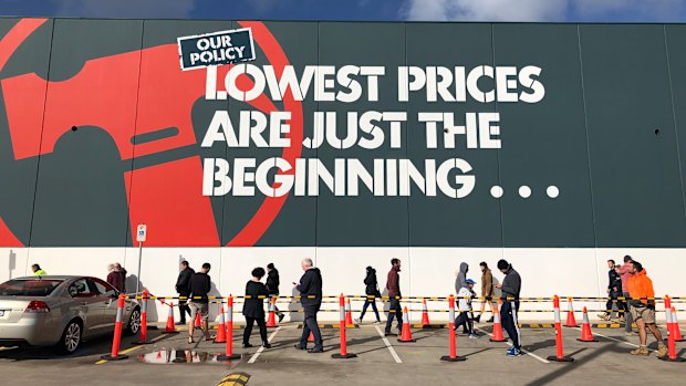 Bunnings will give its workers a thank you payment of up to $1000 for keeping its stores running during the coronavirus. 