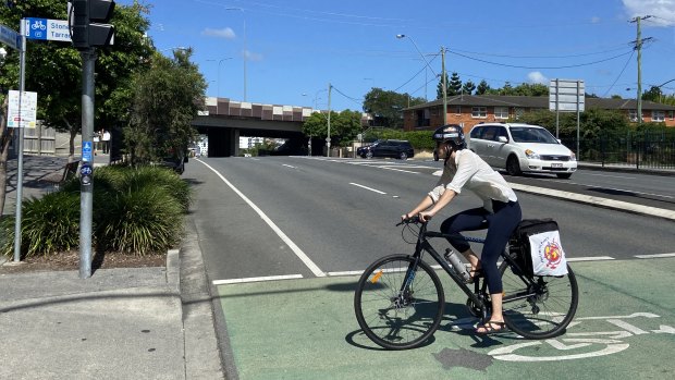 A new $14.5 million cycle bridge at Buranda will stop cyclists having to cross the road at traffic lights to continue along the V1 cycleway.