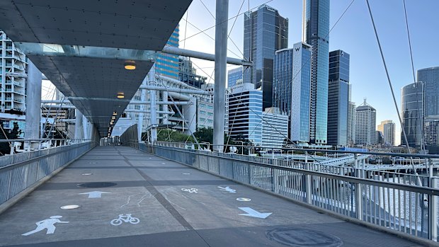 Current markings on the Kurilpa Bridge, which do not clearly separate walkers from riders.