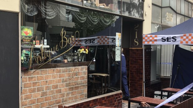 A man died after an incident at Antique Bar in Elsternwick on Saturday morning.