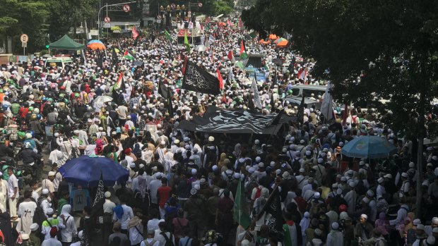 Thousands of protesters took to the streets of central Jakarta to demand jail for Sukmawati, the daughter and sister of two former Indonesian presidents.