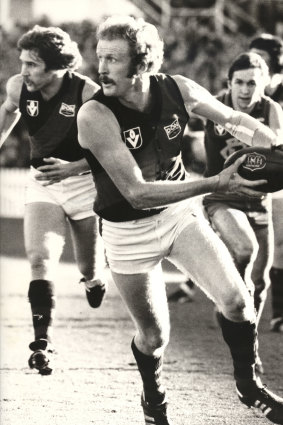 Ken Fletcher playing for the Bombers in 1979. 
