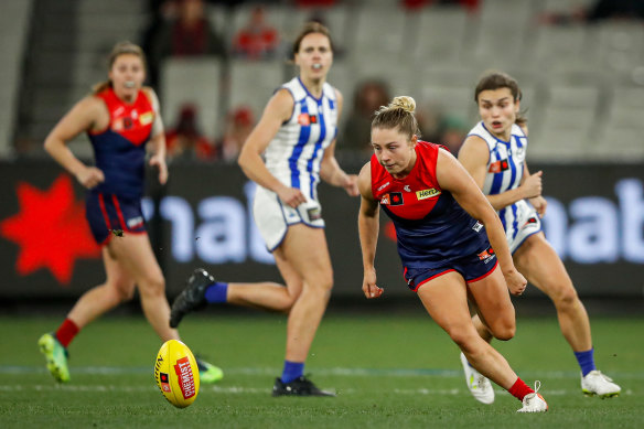 Melbourne’s Tyla Hanks closes in on the ball.