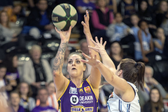 Cayla George stuffed the stat sheet as the Boomers held off Bendigo.