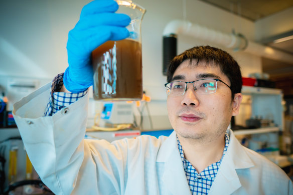 Research by Dr Qilin Wang from the University of Technology Sydney into technology that could minimise the environmental impact of sewage treatment has seen him win the Eureka Prize for outstanding early career researcher. 