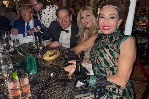 Gina Rinehart conversa com o presidente em uma postagem no Instagram da festa de Halloween de Donald Trump.