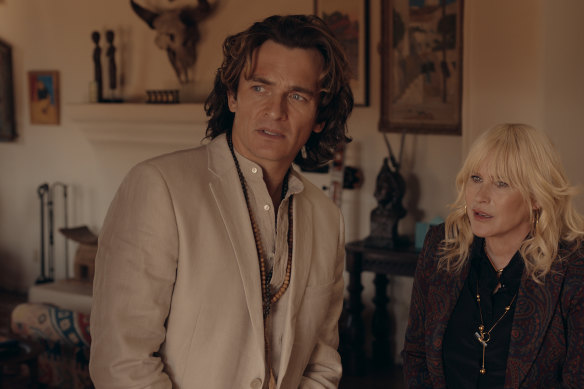 Rupert Friend as Guru Bob and Patricia Arquette as Peggy, who both try to out-con each other in <i>High Desert</i>.