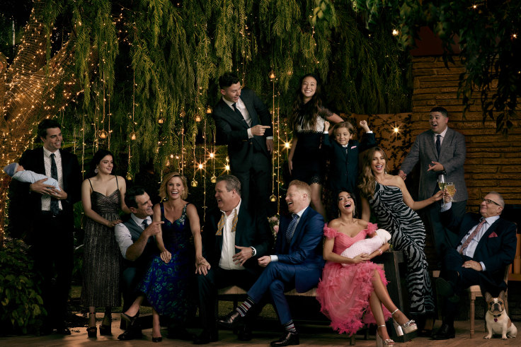 Modern Family Season 11 Jet To Paris For Finale