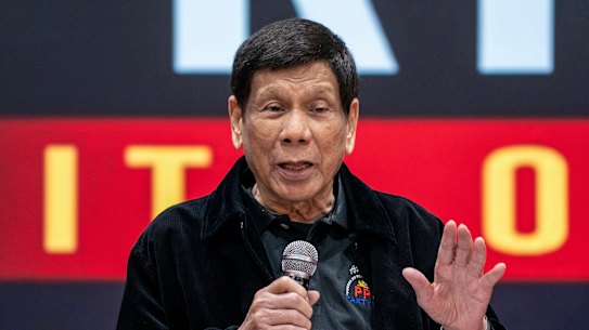Rodrigo Duterte 2019 இல் பிலிப்பைன்ஸை ரோம் சட்டத்தில் இருந்து விலக்கிக் கொண்டார், இது பொறுப்புக்கூறலைத் தவிர்க்கும் நோக்கில் எடுக்கப்பட்டதாக மனித உரிமை ஆர்வலர்கள் கூறுகின்றனர்.
