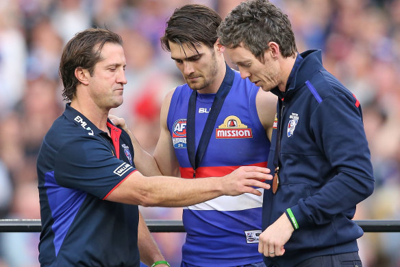 Bulldogs coach Luke Beveridge placed his premiership medal around injured skipper Bob Murphy’s neck after the 2016 grand final. Easton Wood (centre) was the acting captain on the day.