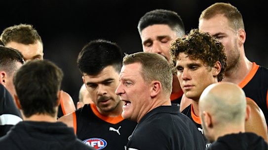 Carlton coach Michael Voss speaks to his players during the clash.