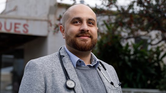 Dr Mina Gobrial migrated from Britain to work as a GP in Australia. He enjoys working at a regional practice in Boolaroo, Lake Macquarie. 