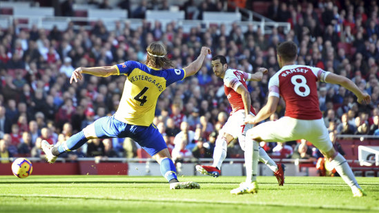 Henrikh Mkhitaryan scores for Arsenal against Southampton.