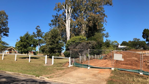 Under the proposal, the four-lot site to the south-west of Francis Lookout would have a house at the top of the block next to a stand of eucalypts and bunya pine.