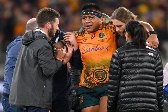 Allan Alaalatoa leaves the field at the MCG with a ruptured Achilles the last time he captained the Wallabies.