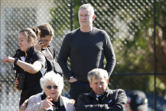 Collingwood footy boss Geoff Walsh is retiring.