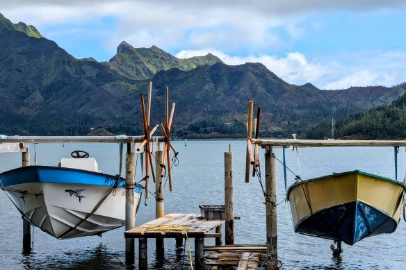 Fishing boats at Rapa Iti, on the bay of Ahuréi.