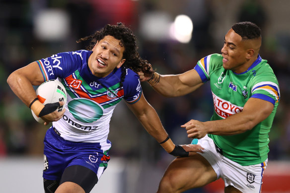 Albert Hopoate pulls the hair of Dallin Watene-Zelezniak.