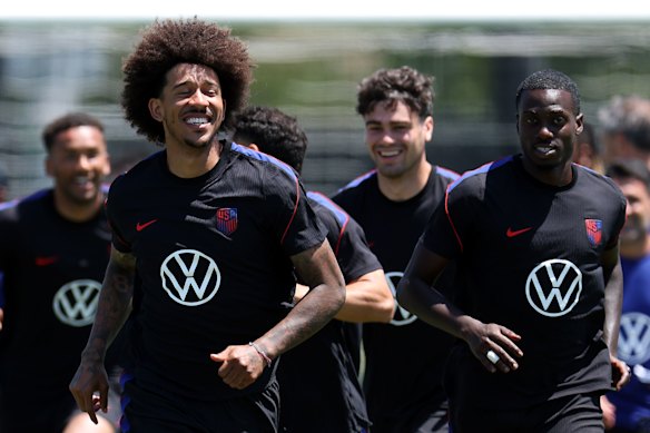 Os americanos Chris Richards e Tim Weah estão treinando em Irvine, na Califórnia.