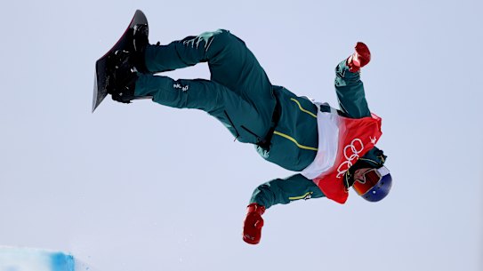 Scotty James claimed silver in the snowboard halfpipe final.