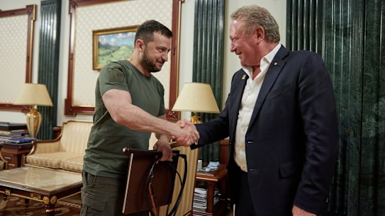 Ukrainian President Volodymyr Zelensky and Andrew Forrest in Kyiv in mid-2022.