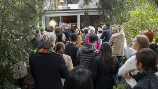 A huge crowd gathered to watch the tiny Chatswood block go under the hammer.