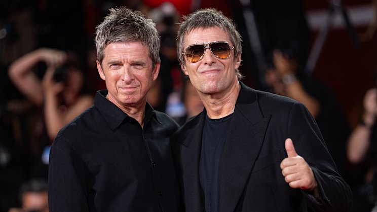 smh.com.au - Stephanie Bunbury - Hidden cameras, no script: Film goes inside the Oasis split