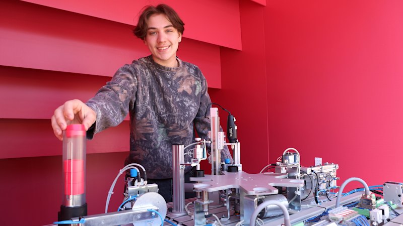 Record numbers of kids turn their backs on ATAR in favour of job-ready skills