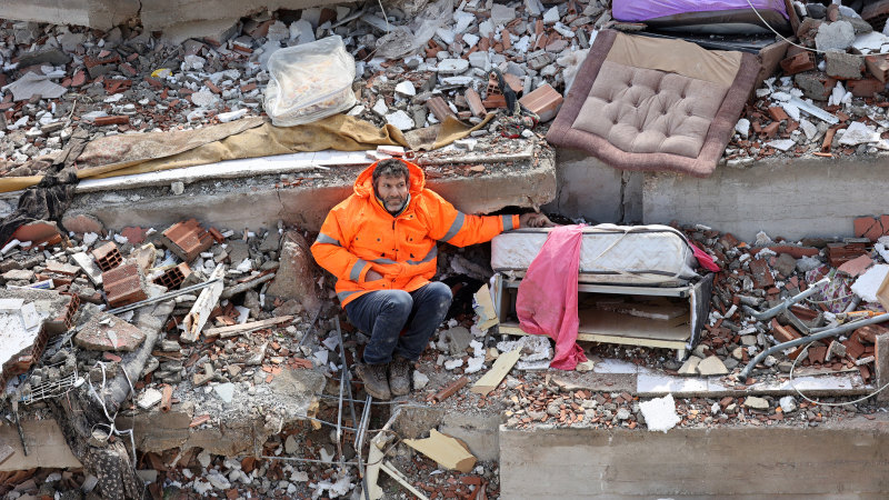 Father holds lifeless hand of daughter trapped under rubble in Turkey after quake