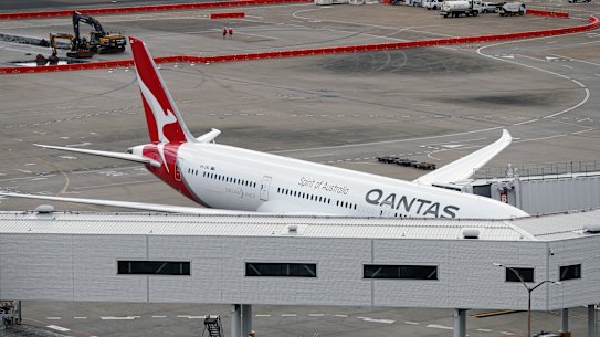 Qantas and Virgin are experiencing yet more setbacks.