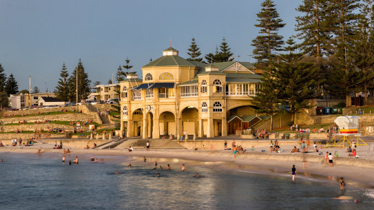 Cottesloe and neighbouring Peppermint Grove now has the highest average income in the country at more than $325,000.