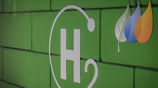 The Grattan Institute says Australia must raise the price big polluters pay for their emissions if hydrogen is to replace fossil fuels.  