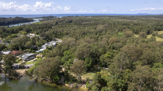The riverfront block at Brunswick Heads, to the right of existing housing, where development may now proceed.