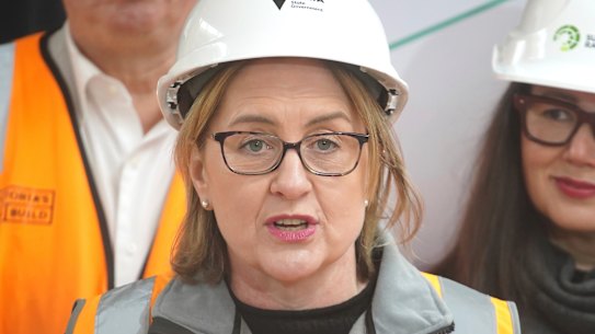 Primera Ministra Jacinta Allan: La responsabilidad sigue siendo de ella.