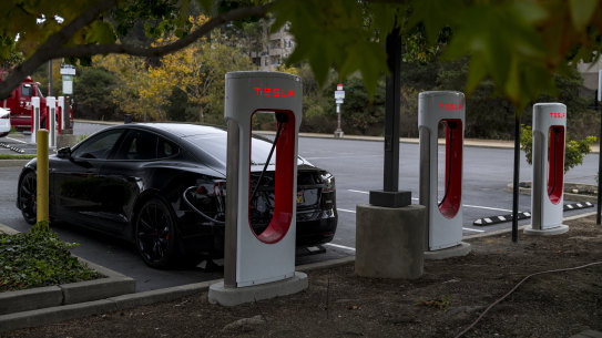 Tesla, the world’s most valuable electric car-maker, has struck a deal to buy graphite from Australia’s Syrah Resources
