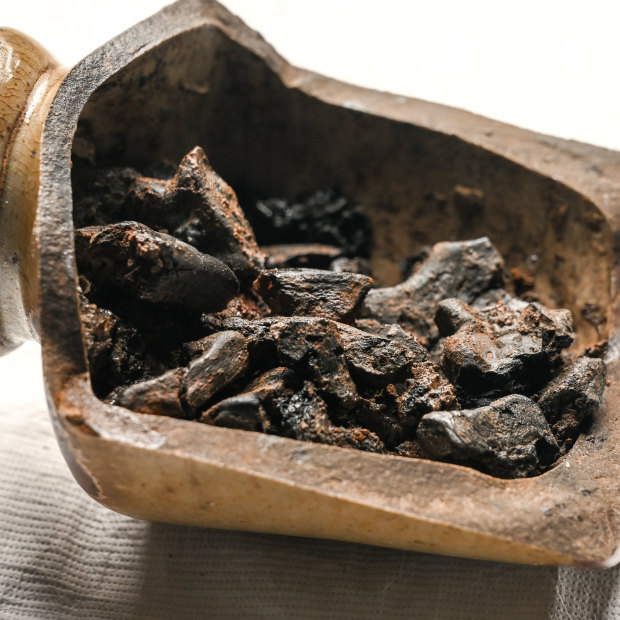 A biscuit barrel from Melbourne’s ‘buried blocks’ still contains preserved biscuits. 